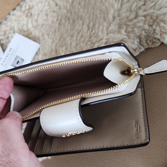 NWT IOB Coach Medium Corner Zip Signature Flower Print Wallet πππΈ - Picture 12 of 16